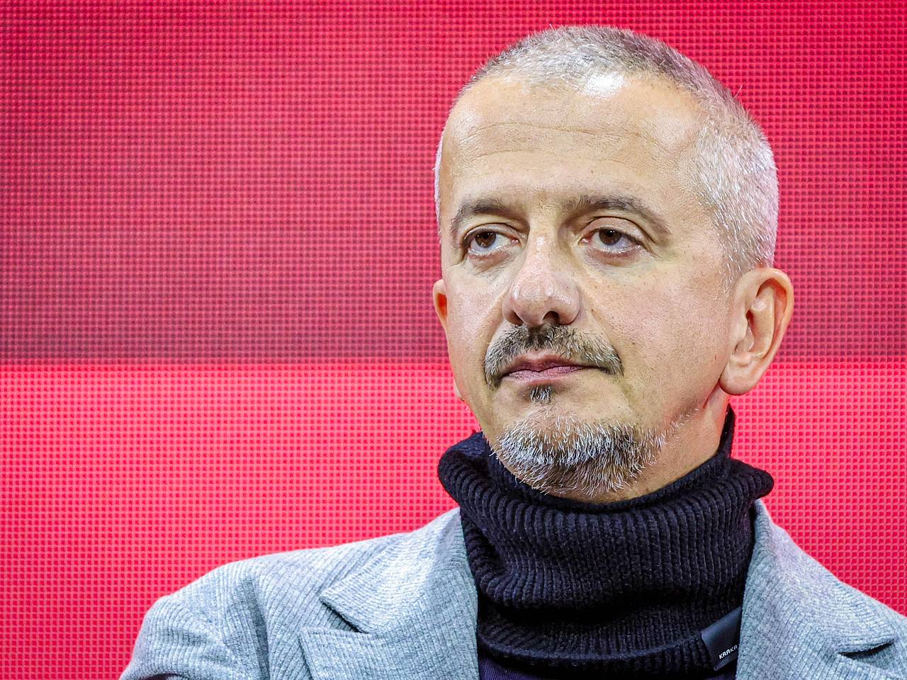Богомолов попросил снять его с должности в Школе-студии МХАТ