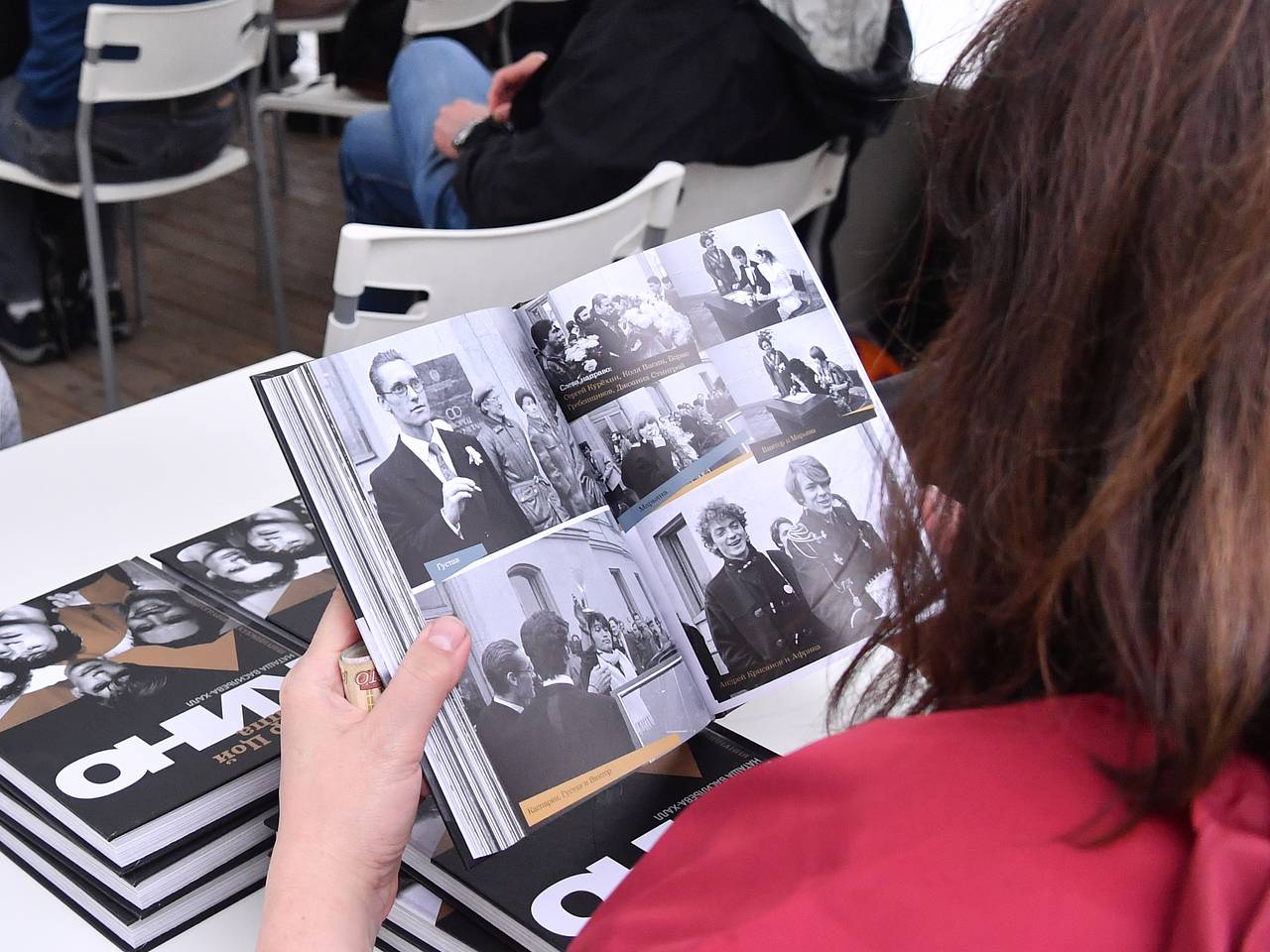 Издатели будут маркировать книги о Цое и The Beatles