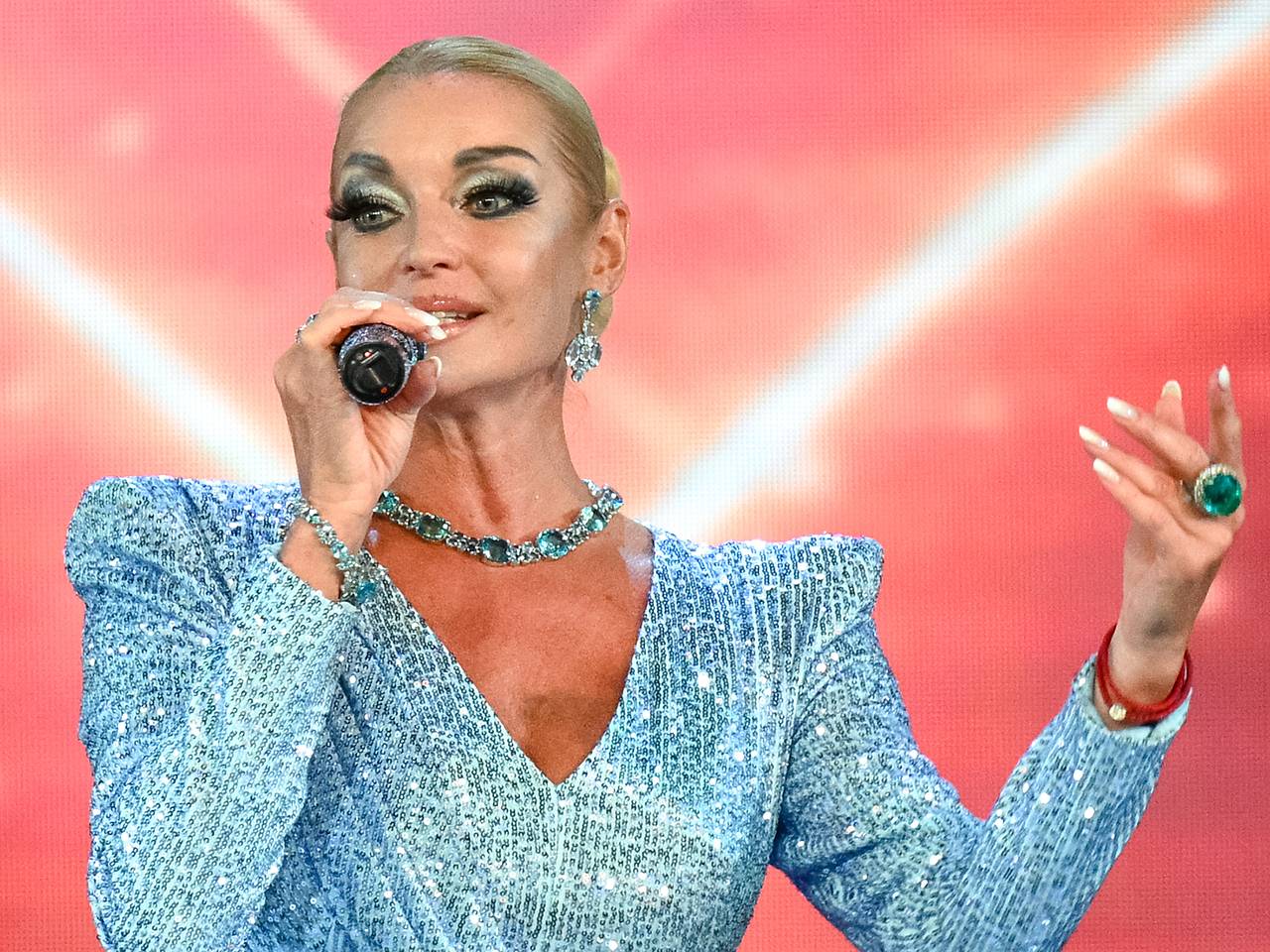 Волочкова пожаловалась на равнодушие близких