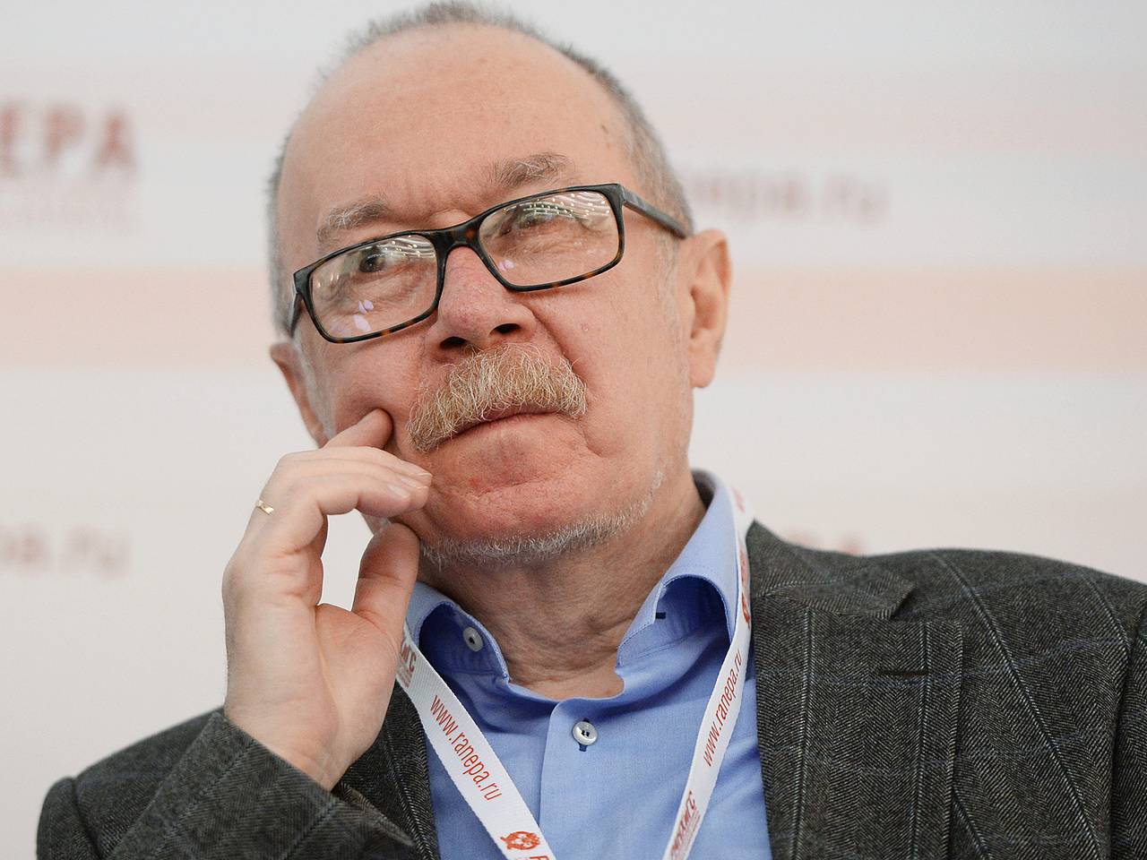 Драгунский посоветовал школьникам две неожиданные книги