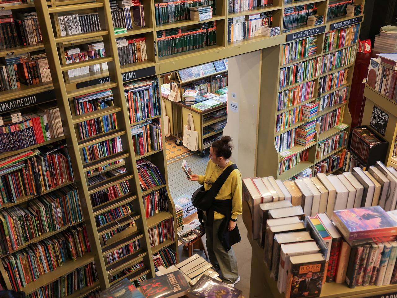 Книги Пелевина и Кинга получат специальную маркировку в России